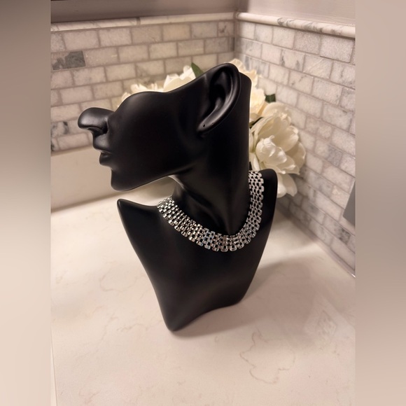 Jewelry - Elegant Silver Necklace
